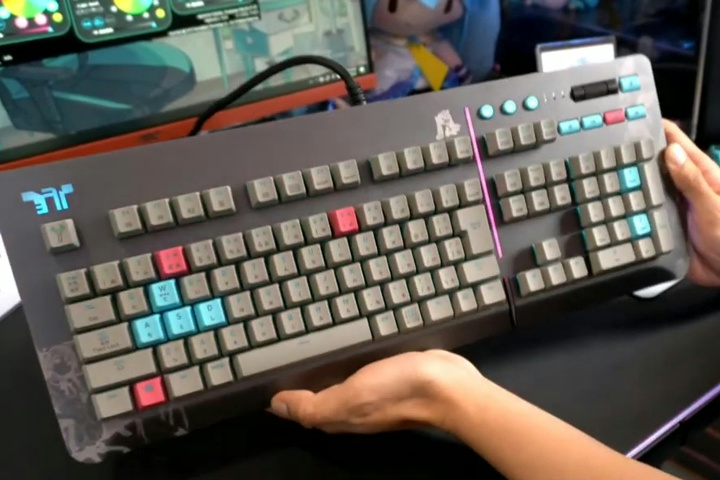 今夏発売予定になっているThermaltake×初音ミクのメカニカルキーボード