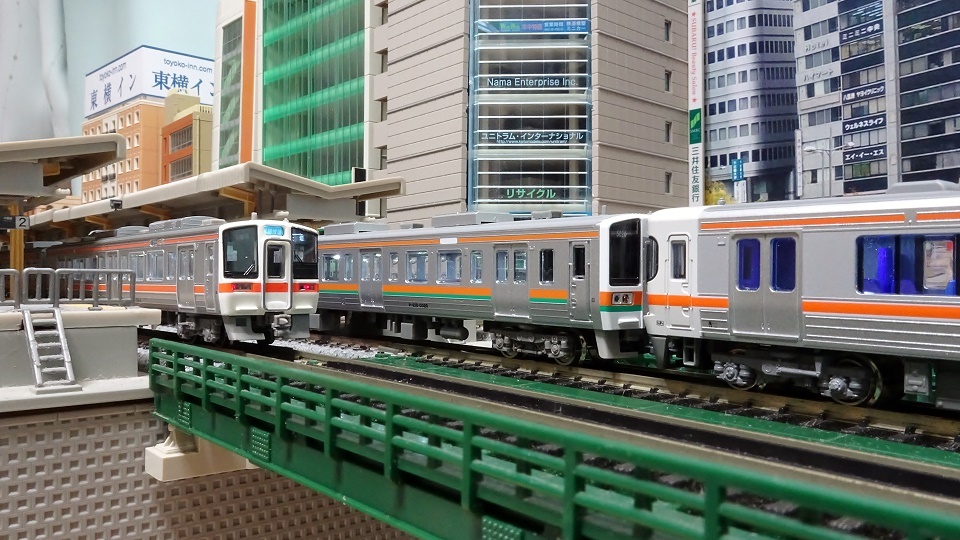 中京地区の近郊形車両 211系と313系 併結編成 - ビスタ模型鉄道