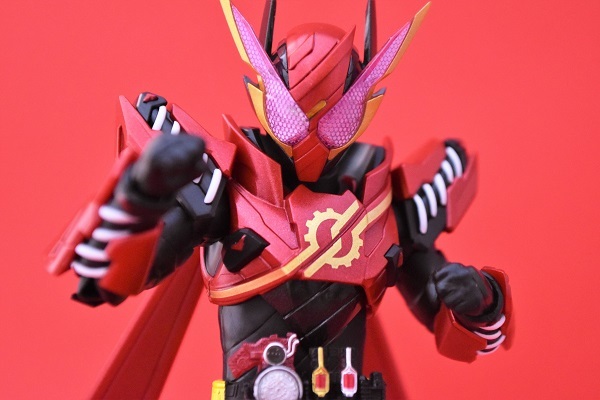 S.H.Figuarts 仮面ライダービルド ラビットラビットフォーム | 魂の玩具箱
