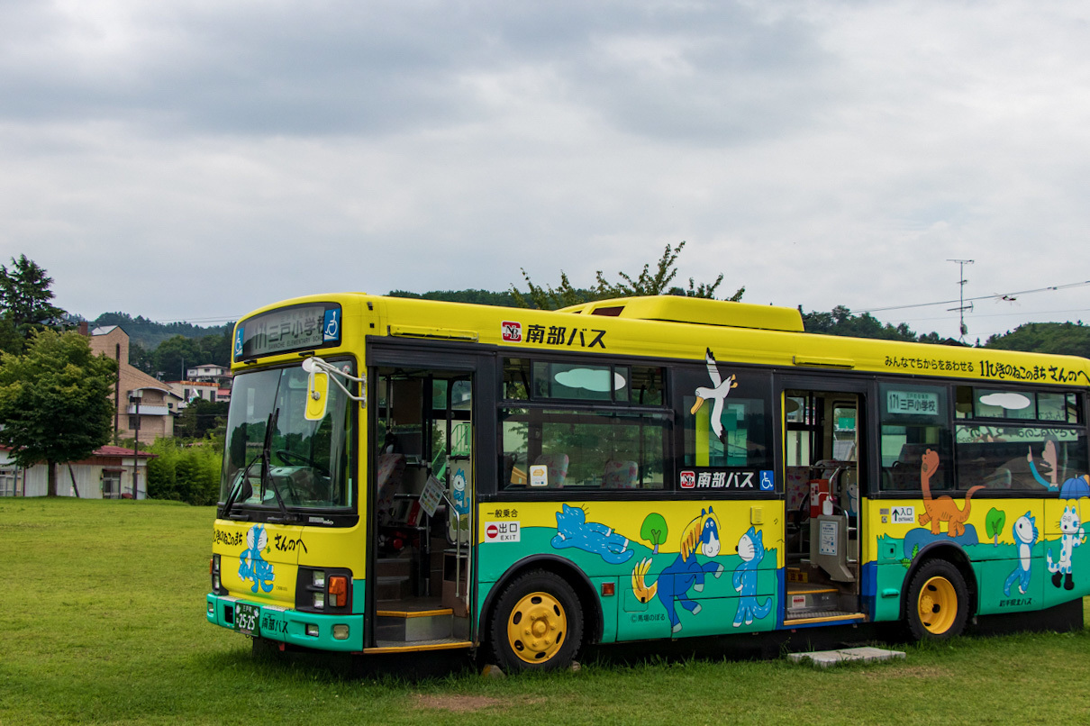 11ぴきのねこ』ラッピングバスに乗ってみた♪ - 戸(のへ)のつく町から