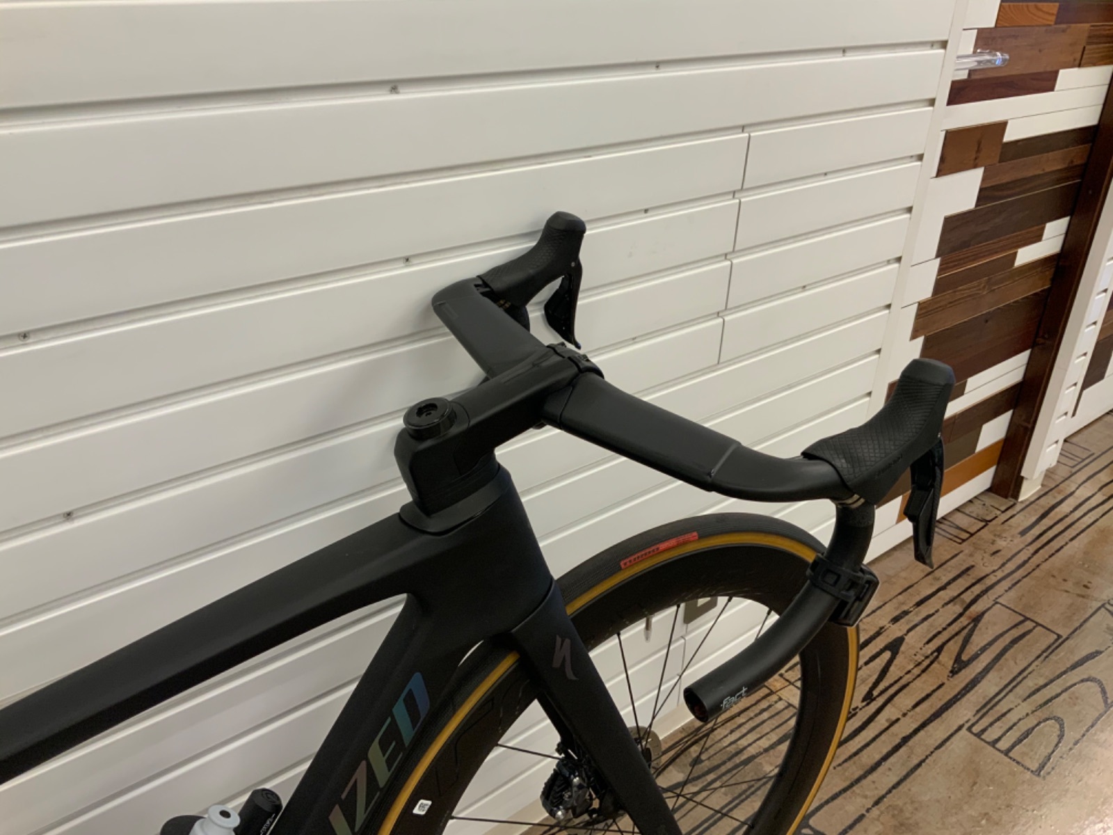 VENGEをカスタムしてよりエアロに。 -カスタム - ハヤサカサイクル仙台