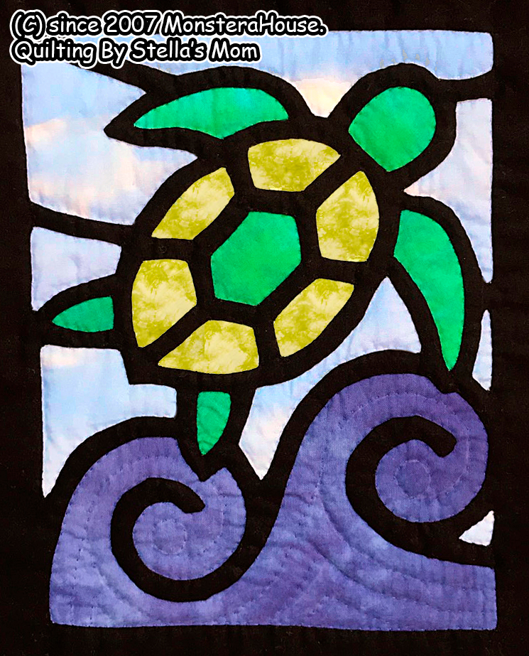 新作】ホヌのステンドグラスキルトタペストリー - 認定