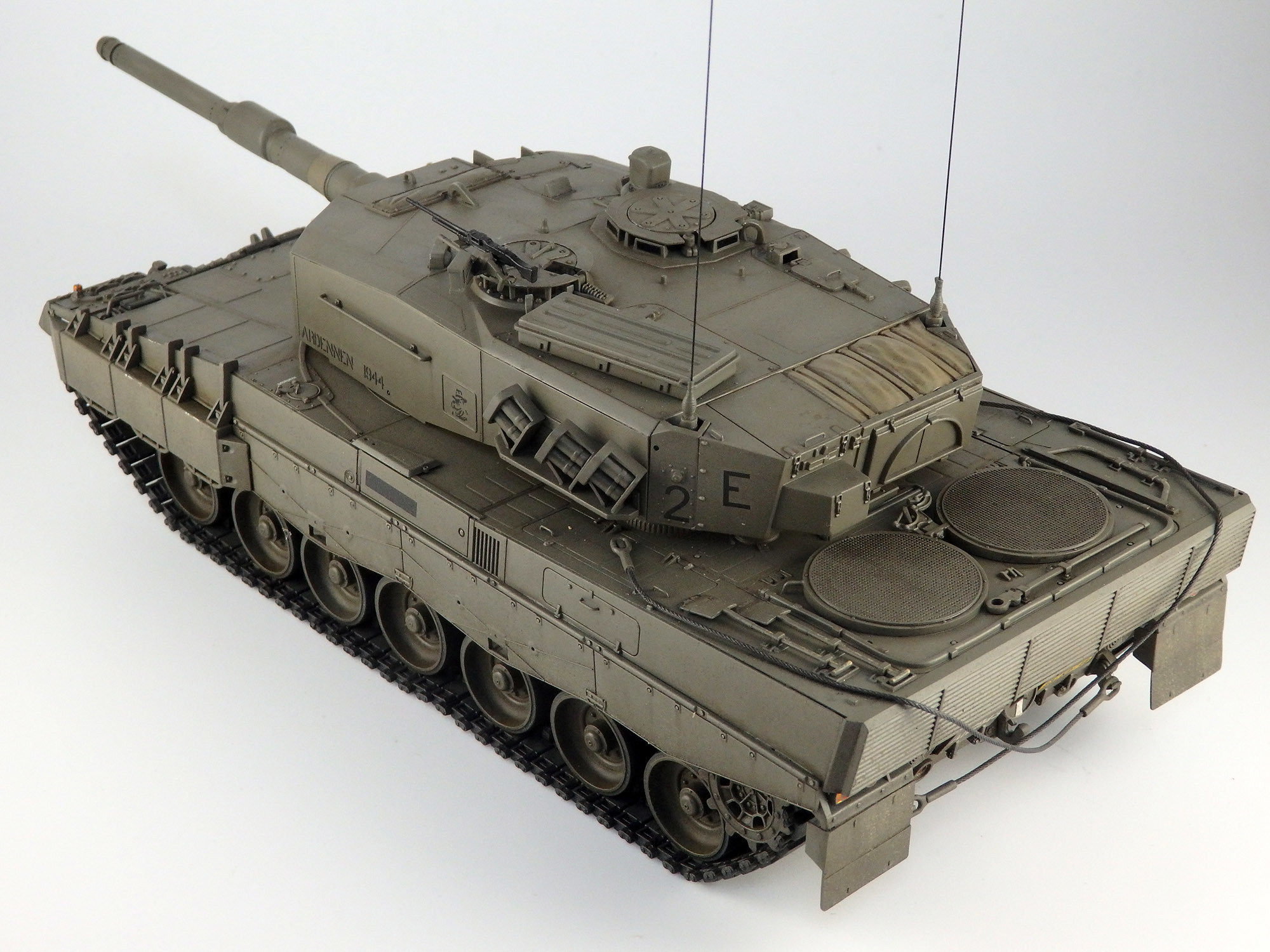 レベル1/35 レオパルト2A4NLを作る - ナイトウモデルズ