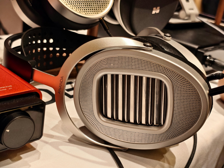 HIFIMAN、ANANDAシリーズでUNVEILED型設計の平面磁界型ヘッドホン