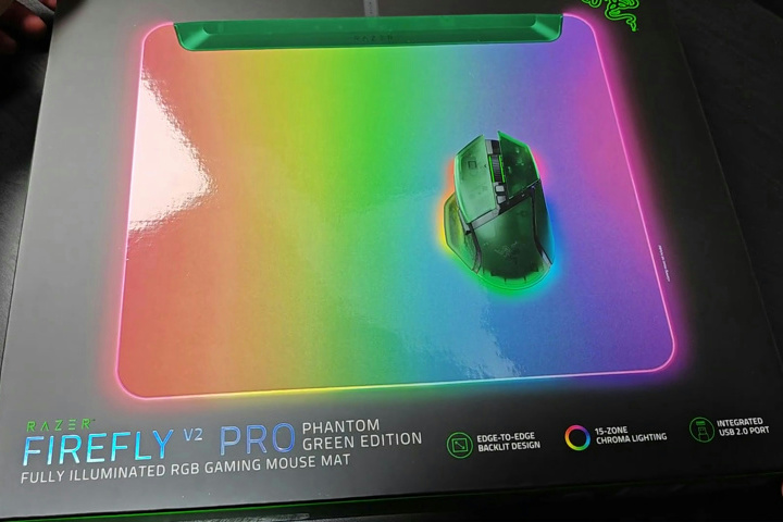 Razer、ユニット部がスケルトングリーンになったRGBゲーミングマウス