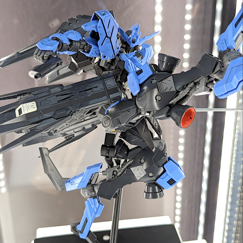 MG 1/100 ガンダムヴィダールの完成見本を展示（第62回全日本模型