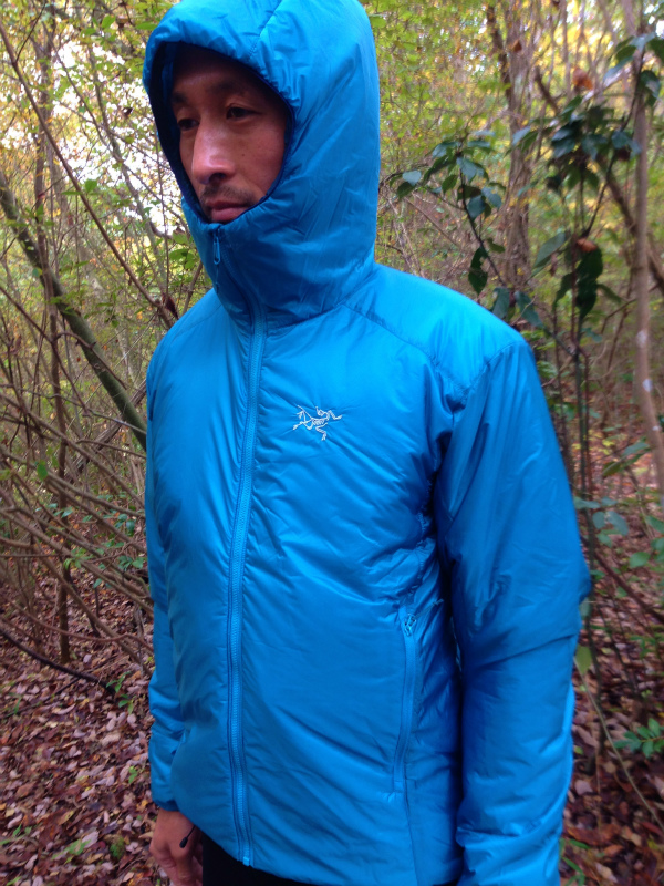 山から街へ休憩時に活躍してくれる定番アークテリクス最軽量化繊フード