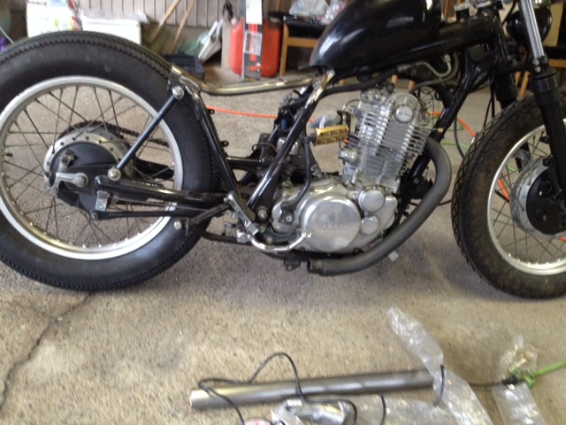 SR400フルカスタムチョッパー マフラーカチ上げ編！ - “PANDEMIC” HOT