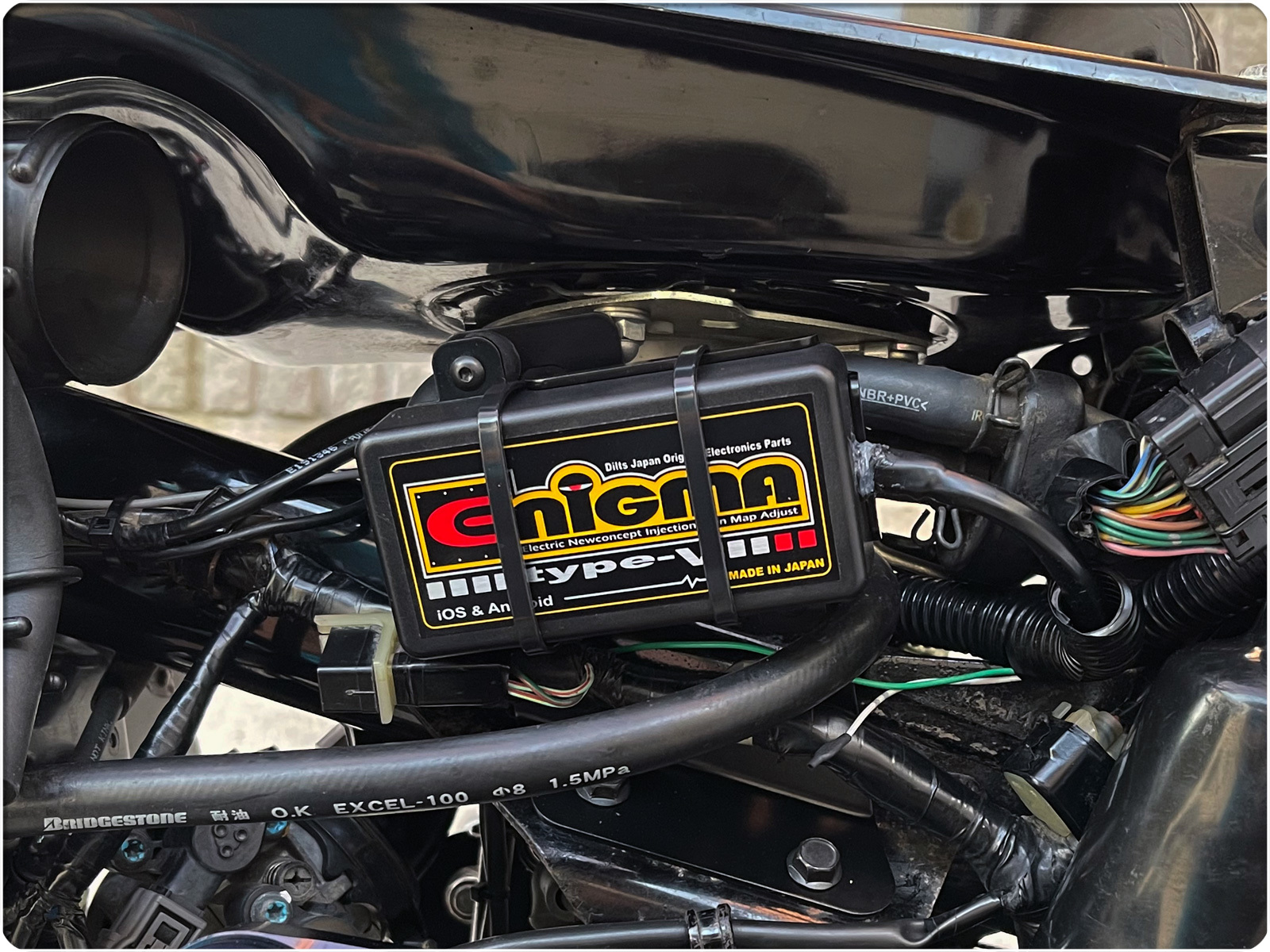 エニグマ（ENIGMA tpye-V）＆自作ステー取付け | Lets Grom