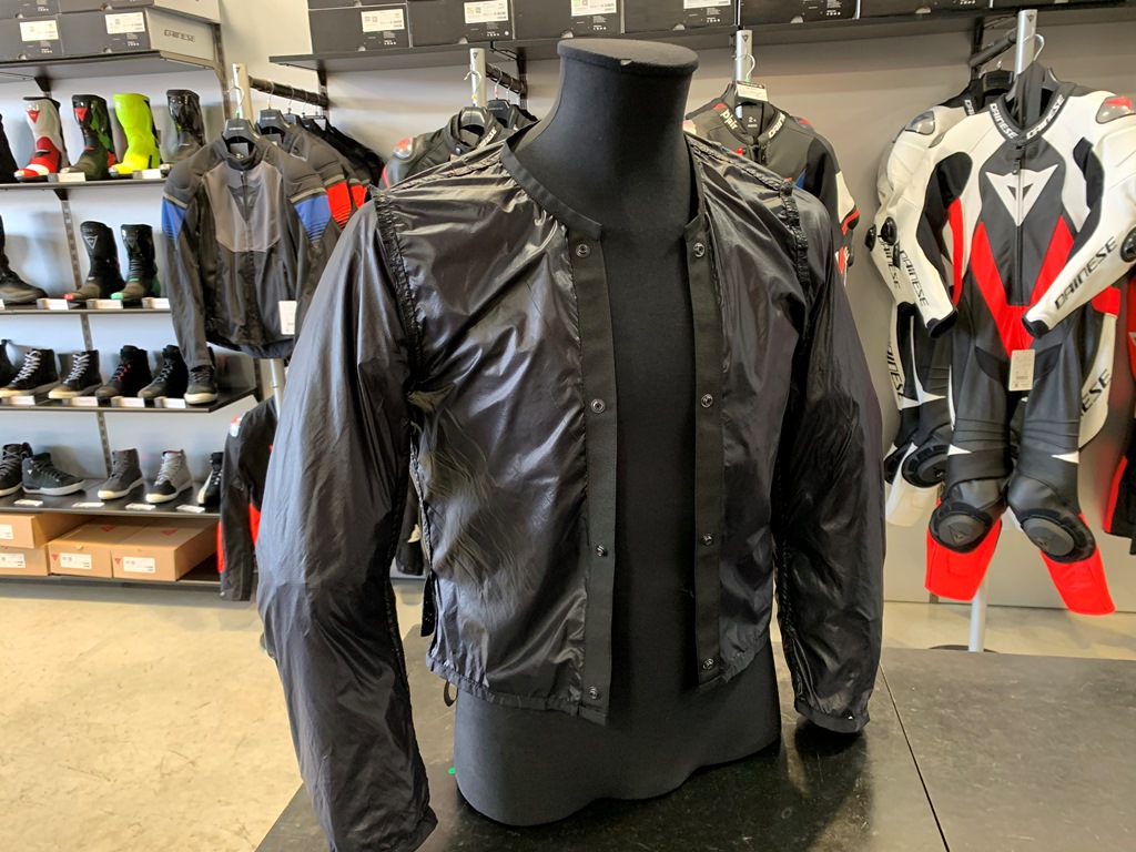 真夏以外も使えます！人気のインナー付きメッシュジャケットのご紹介。