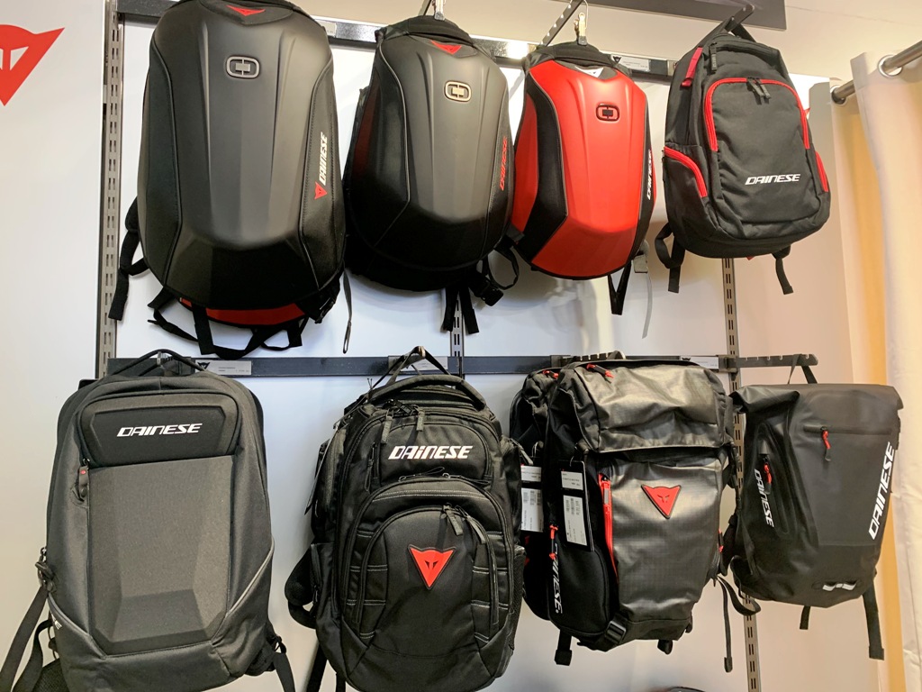 荷物の持ち運びに便利な『BACKPACK』