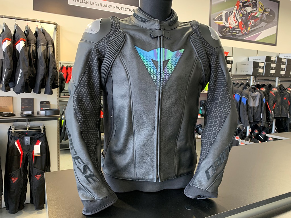 ダイネーゼ50周年を祝うプレミアムな一着が登場！