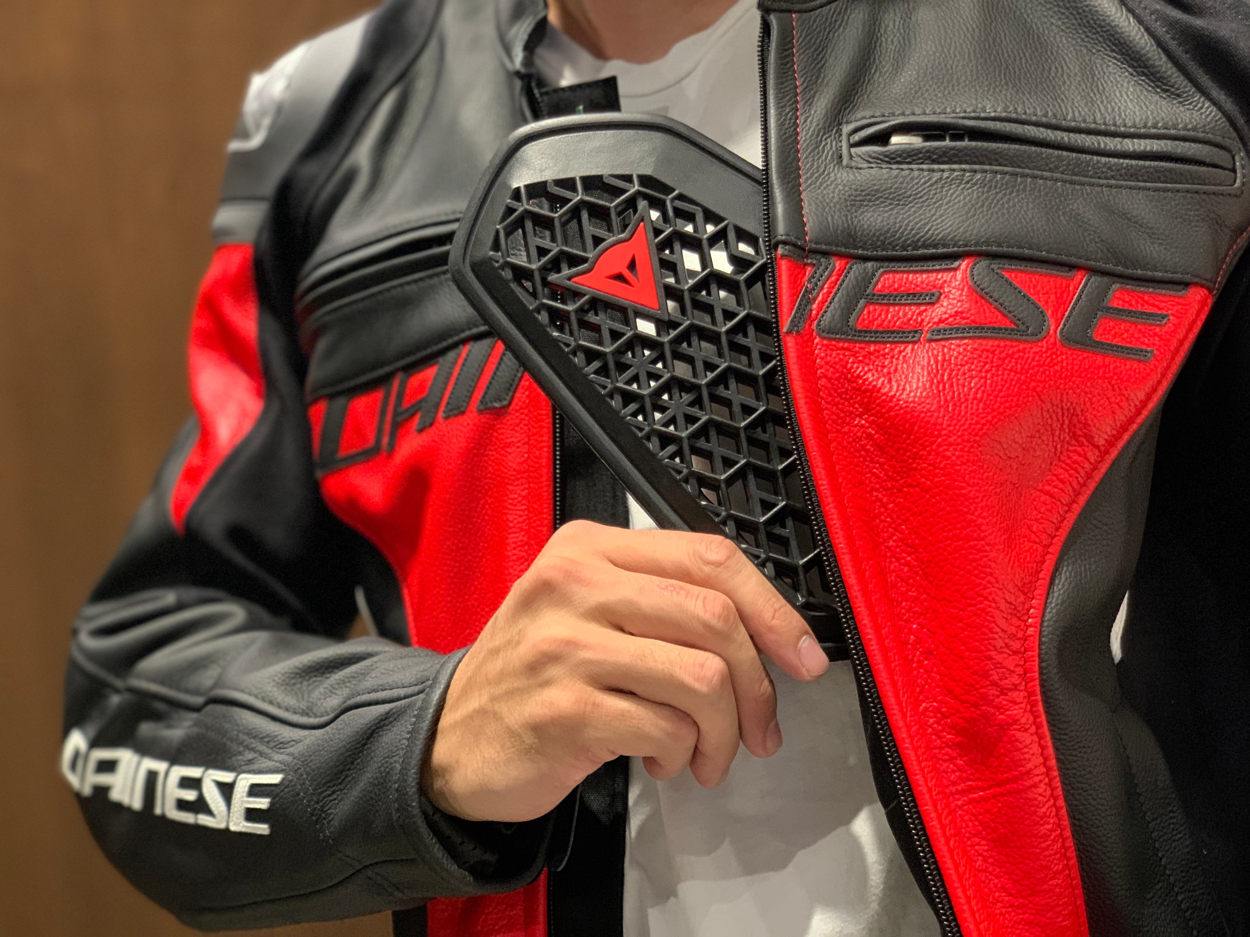 定番のスポーツレザージャケット