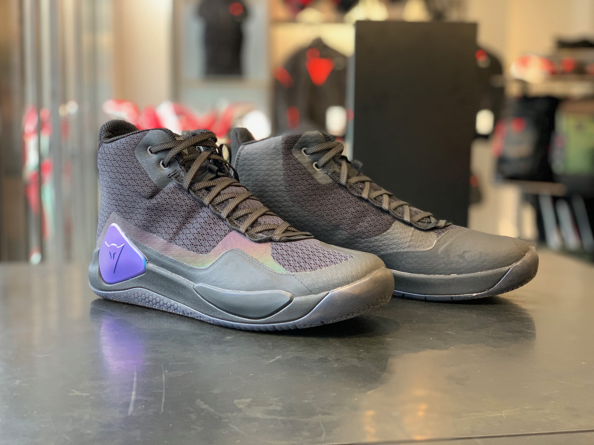 50周年記念を祝う特別なシューズモデル【ATIPICA AIR 2 ANNIVERSARIO】