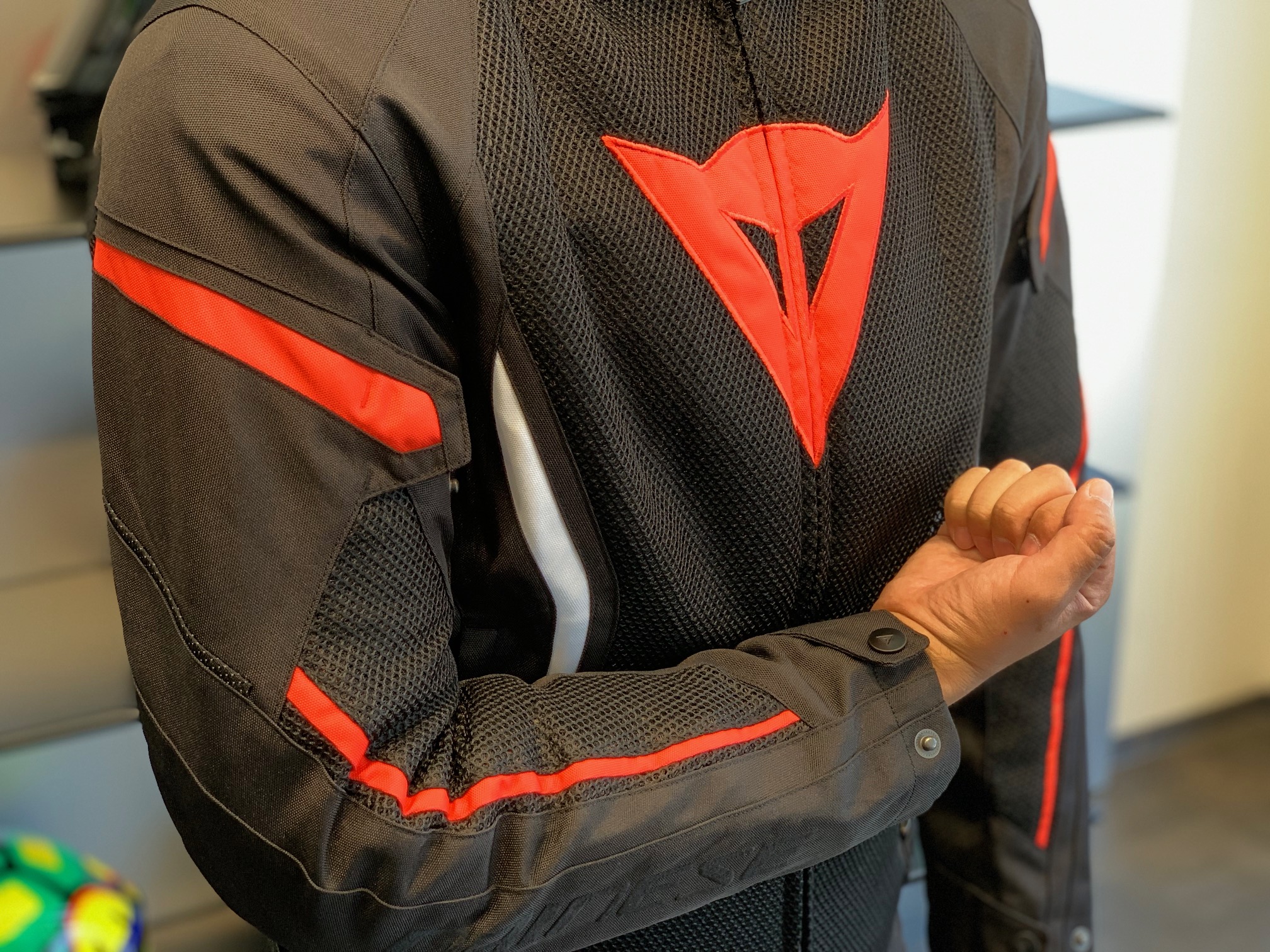 ダイネーゼレッドを基調としたスタッフお勧めのジャケット