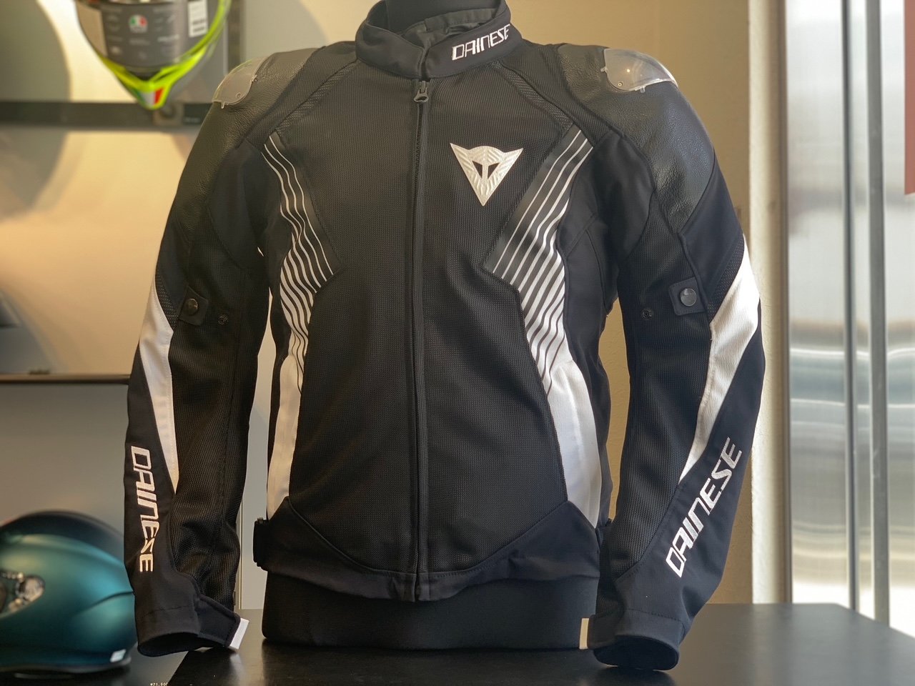 新素材を採用した最新フラッグシップ3シーズンジャケット【SUPER RIDER