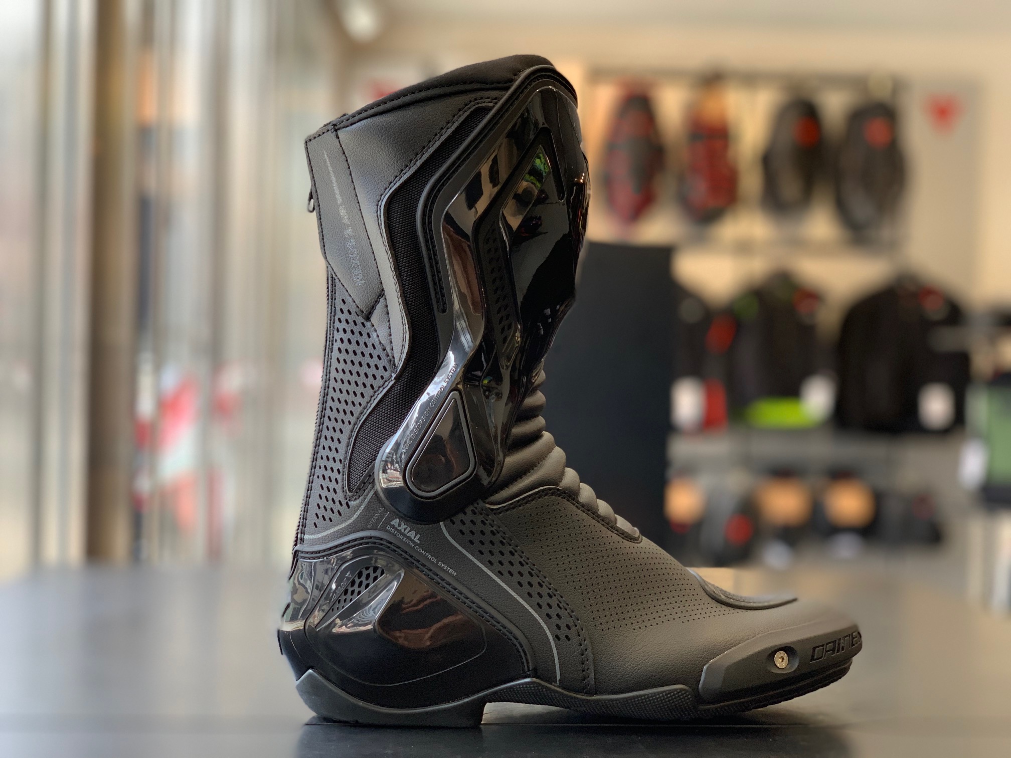 シーンで使い分けが可能なスポーツブーツモデル【NEXUS 2】