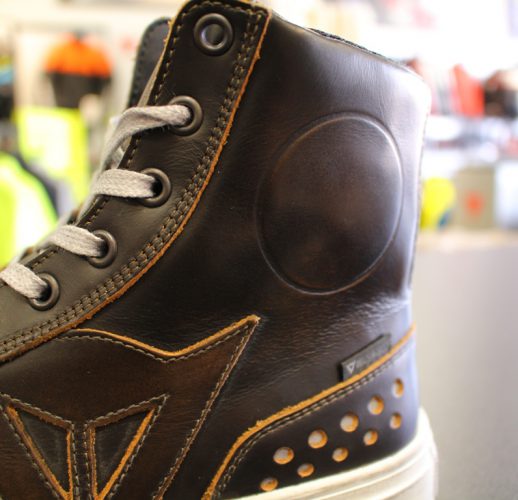 ロングセラーの防水シューズ『STREET ROCKER D-WP』をご紹介。