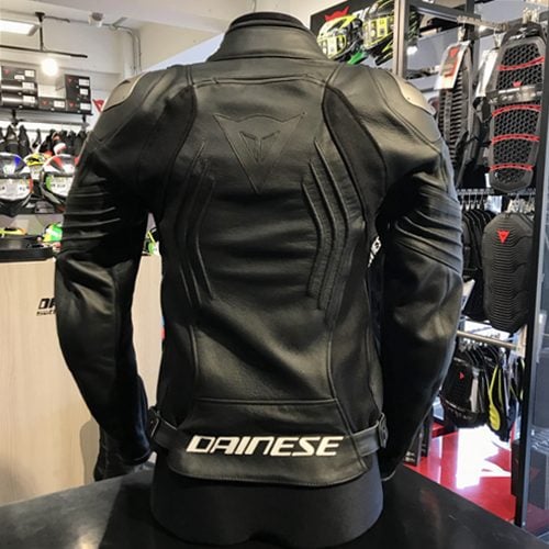 スタッフおすすめのレディースレザージャケットのご紹介