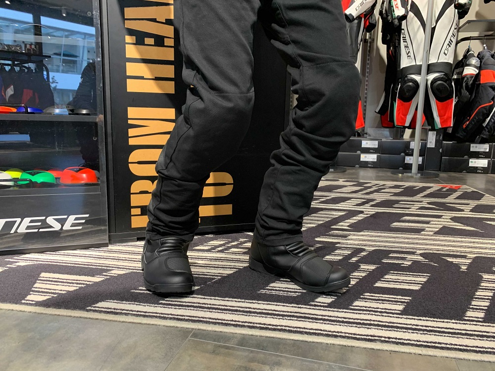 軽さと操作性を両立したツーリングブーツ”BLIZZARD D-WP BOOTS”をご紹介