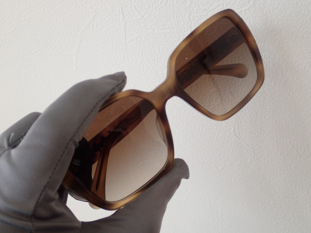 シャネル「CH5408」2019の春・夏の新作スクエアサングラス ｜ oomiya