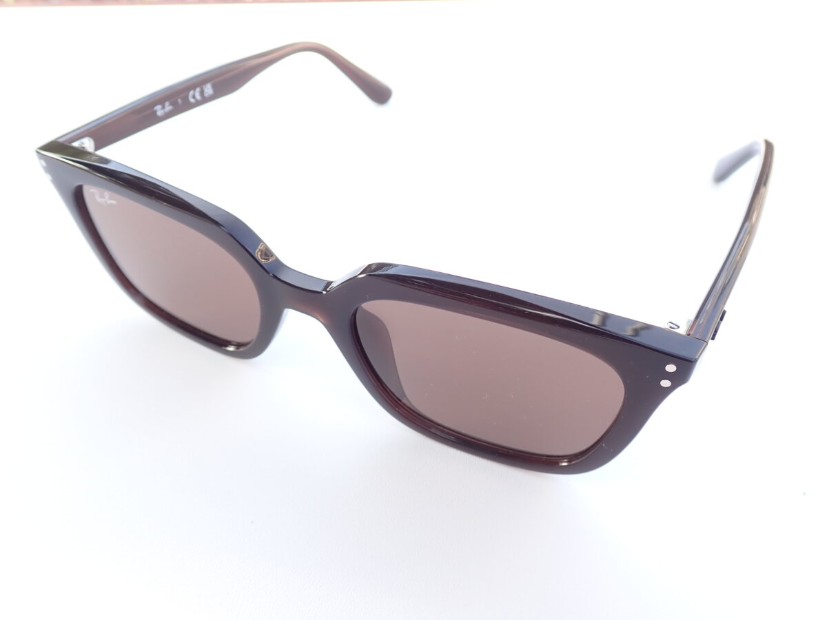 キリっとしたスクエアサングラス｜Ray-Ban（レイバン）「RB4439D