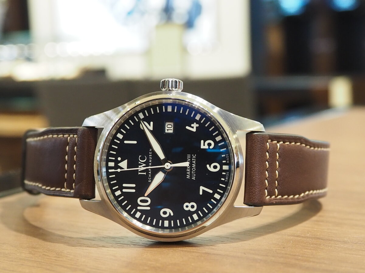 裏蓋の刻印が可愛らしい「パイロット・ウォッチ・マーク XVIII “プティ