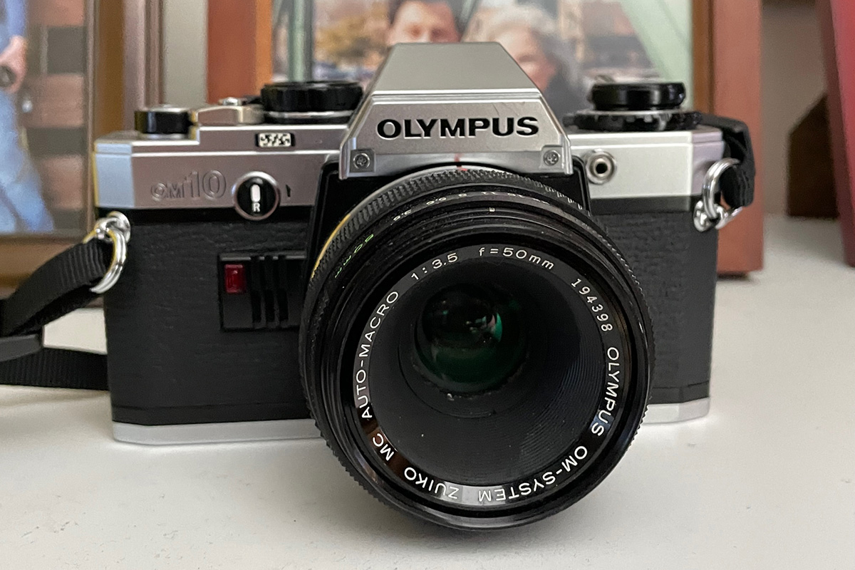 Olympus OM-10 - Down the Road