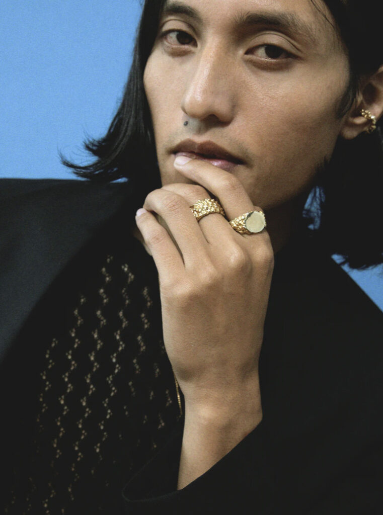 Faris（ファリス）】フェミニンさとマニッシュさが融合した曲線が