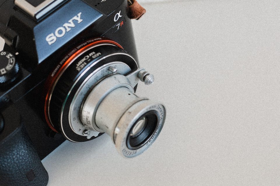 オールドレンズ探訪記] 75年の歴史がここに。Canon SERENAR 5cm（50mm