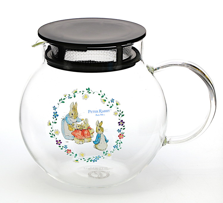ピーターラビット™のかわいいイラストのマグカップとティーポットが新