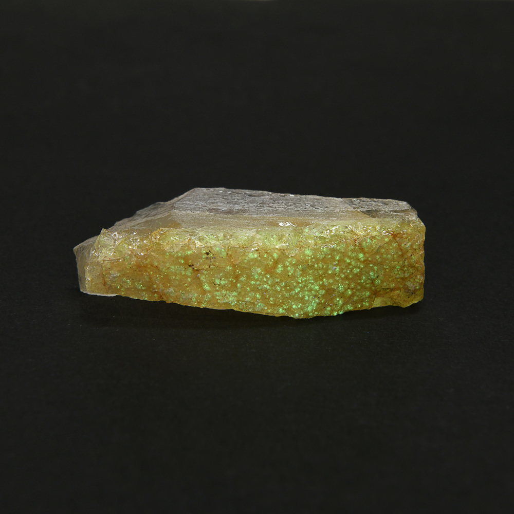 北海道然別オパール〜蛍光が美しい国産宝石｜8月10日新着