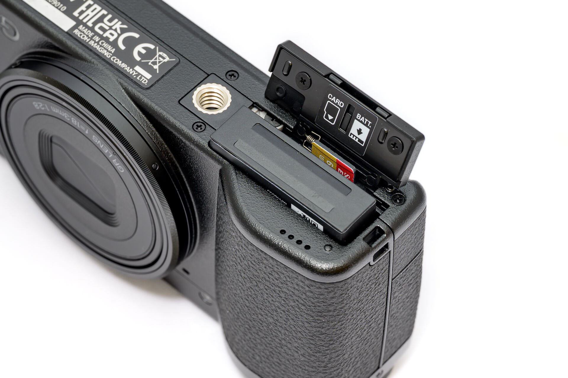 6年半ぶりにモデルチェンジした RICOH GR IV を発売日に入手した – 酔