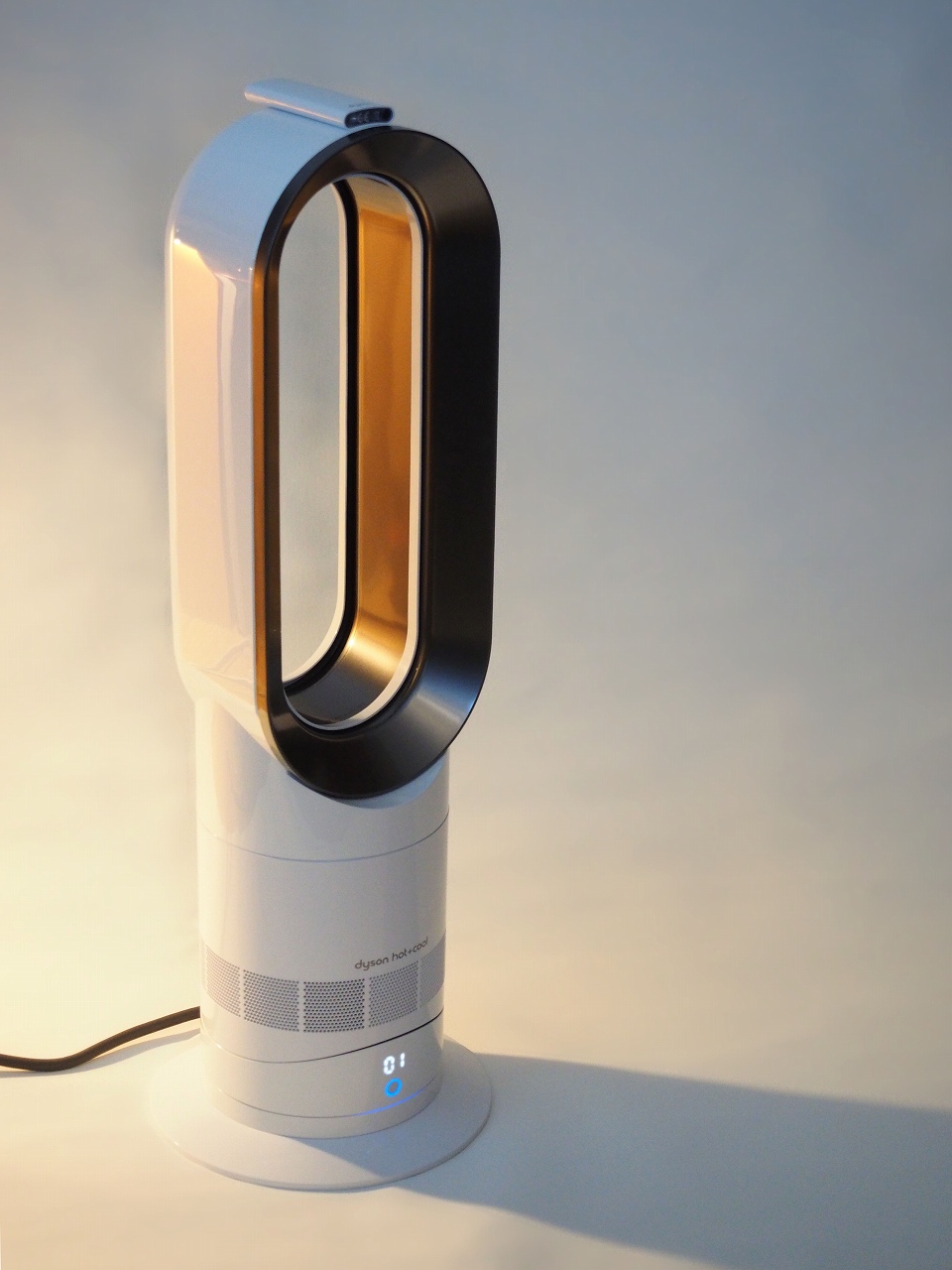 gadget.maniera: Dyson ファンヒーター Hot + Cool AM09 のレビュー