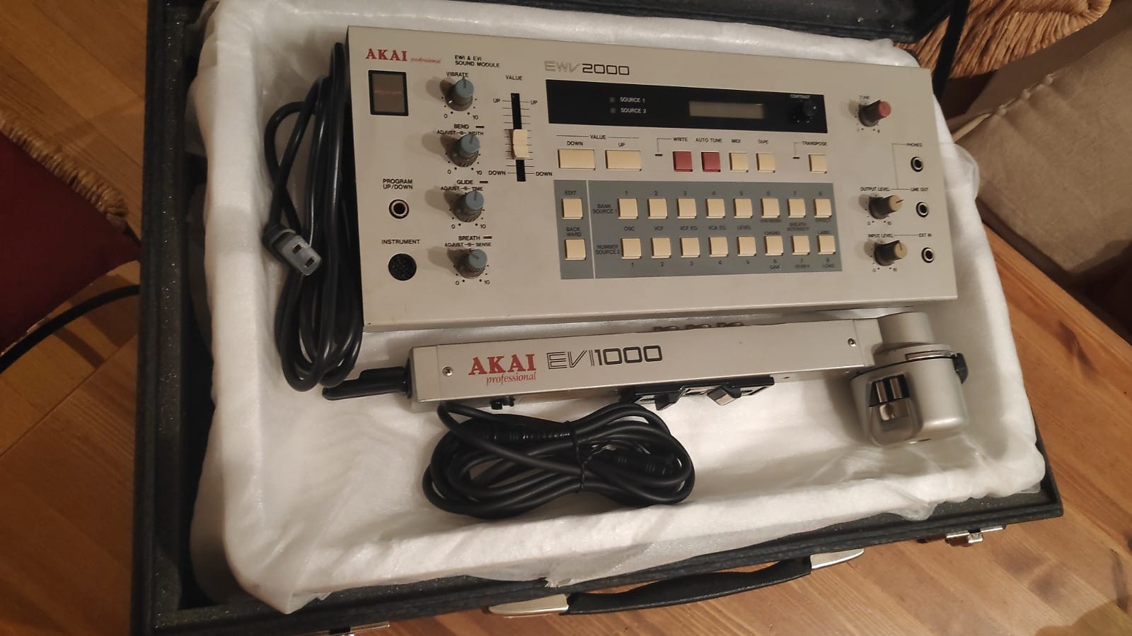 MATRIXSYNTH: Akai EVI 1000 + EWV 2000 80s Electric Valve Instrument