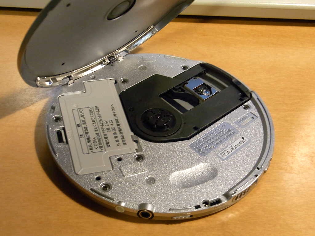 卓上オーディオ (Tabletop Audio): ポータブルCDプレイヤー(Panasonic