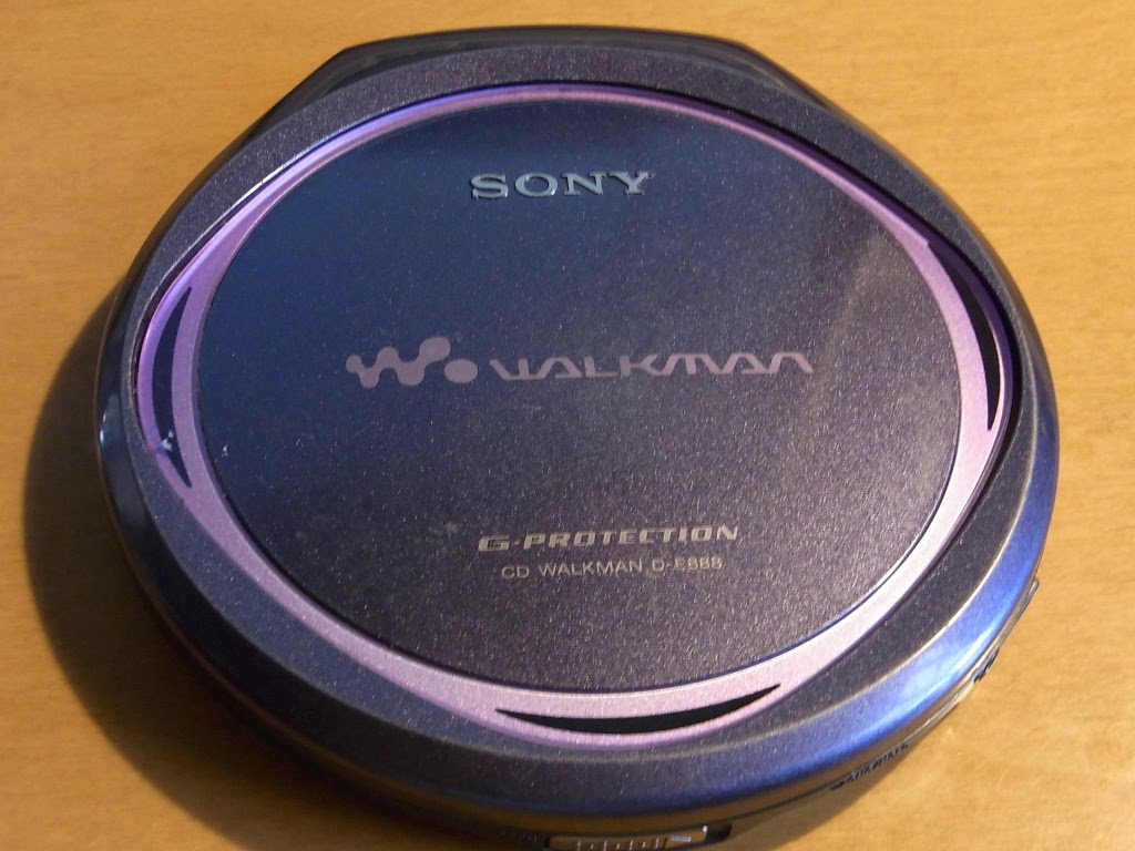 卓上オーディオ (Tabletop Audio): ポータブルCDプレイヤー(SONY D-E888)