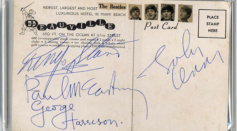 ビートルズ全員のサインが入ったポストカードがオークションに