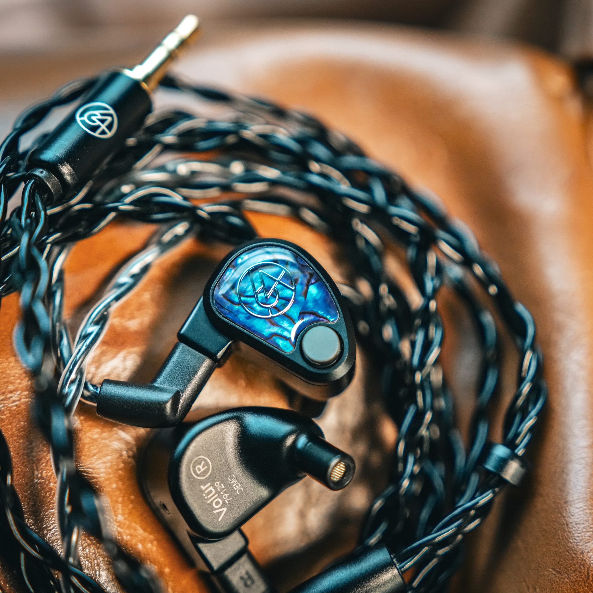 64 Audio Volür 10-Driver Hybrid Universal IEMs | Bloom Audio