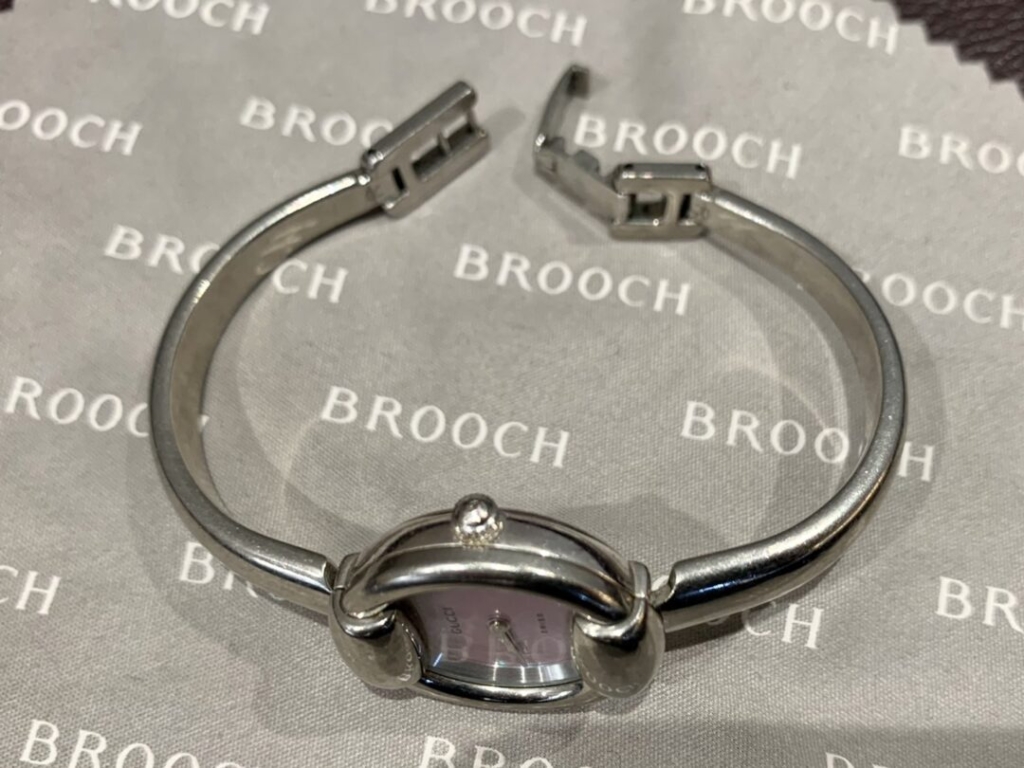 GUCCI(グッチ) 1400L バングルウォッチの電池交換、承りました