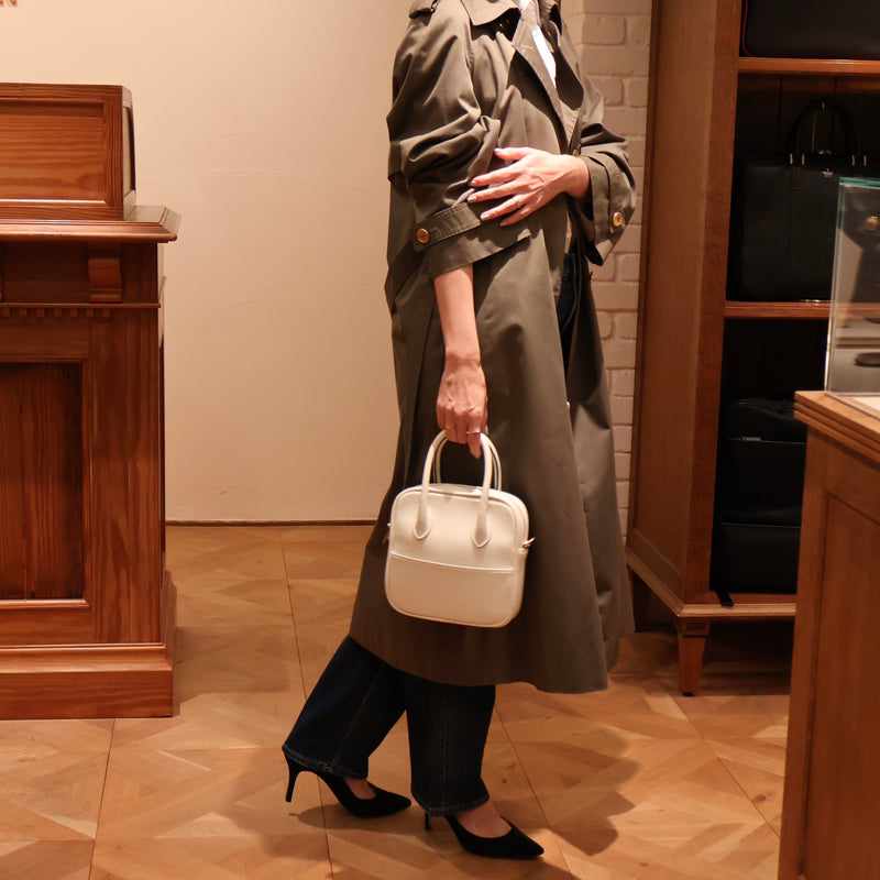 シュリンクレザー]ポストマンミニショルダーcolor：ホワイト