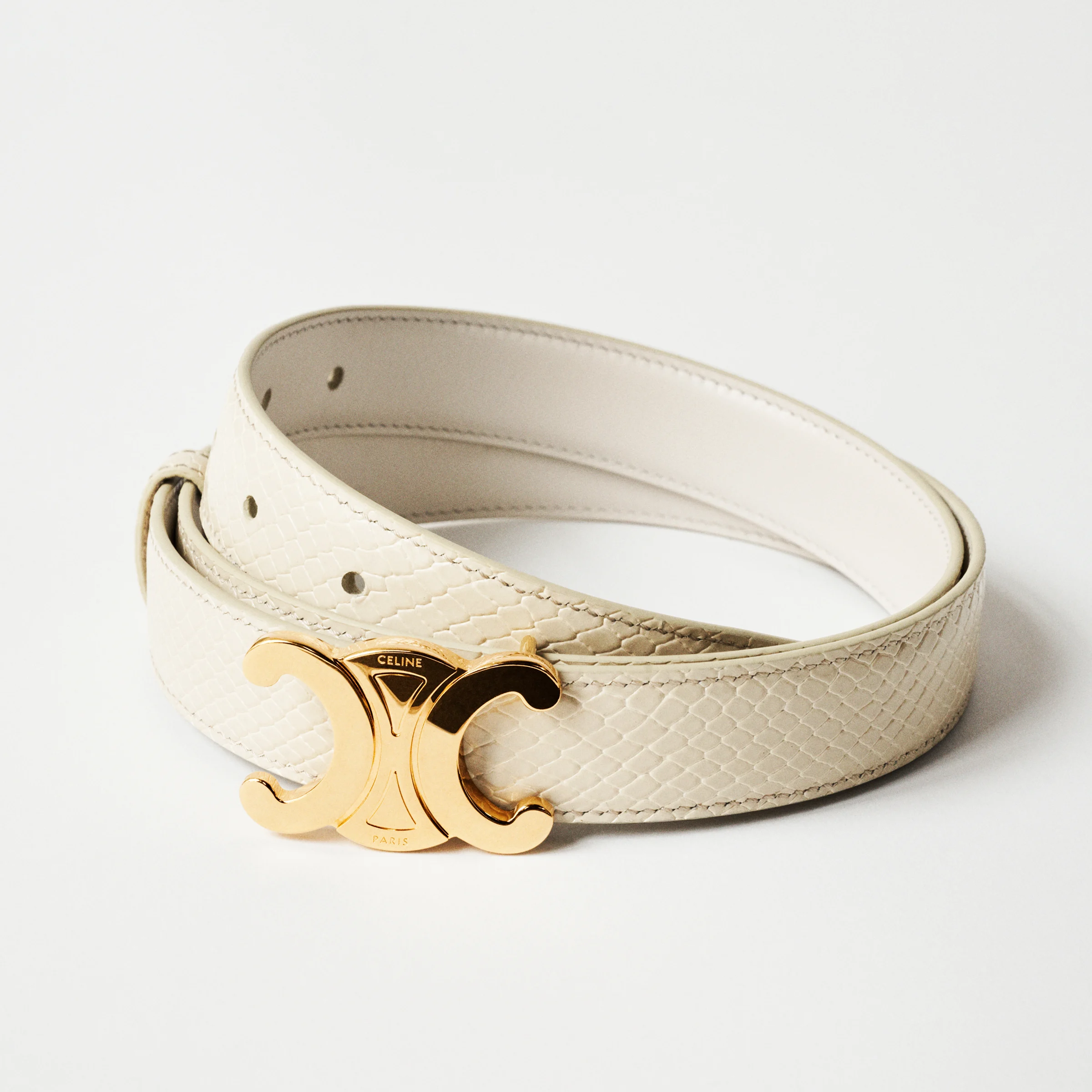 セリーヌ、トリオンフバックルで遊べる新リバーシブルベルト「LA