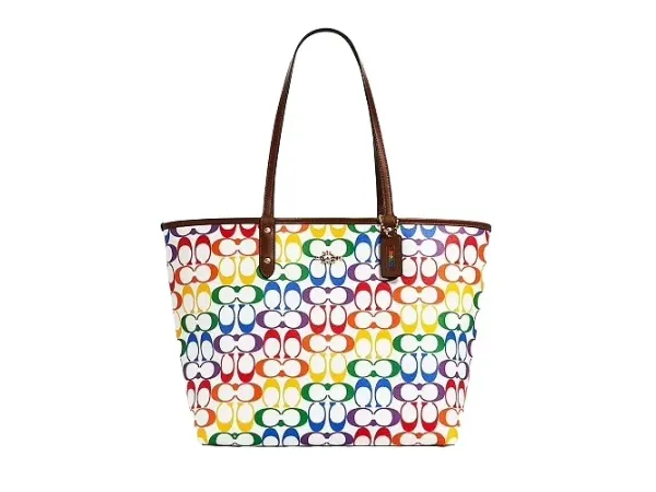 コーチのアウトレット品と正規品の違いとは？バッグや財布が安い理由と