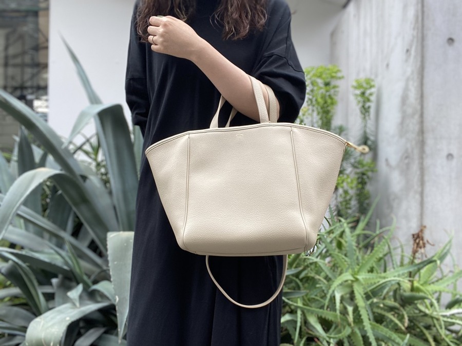 新入荷情報】CELINE/セリーヌからスモールフォールドカバ入荷
