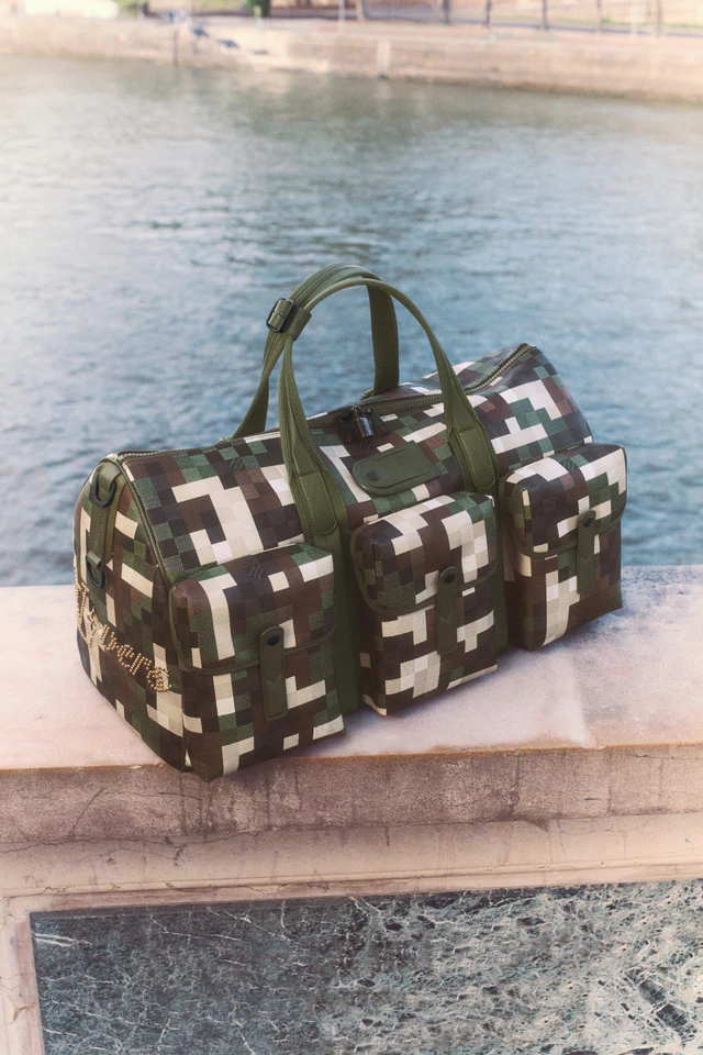 ルイ・ヴィトン 今シーズンを象徴するピクセル状のダモフラージュ