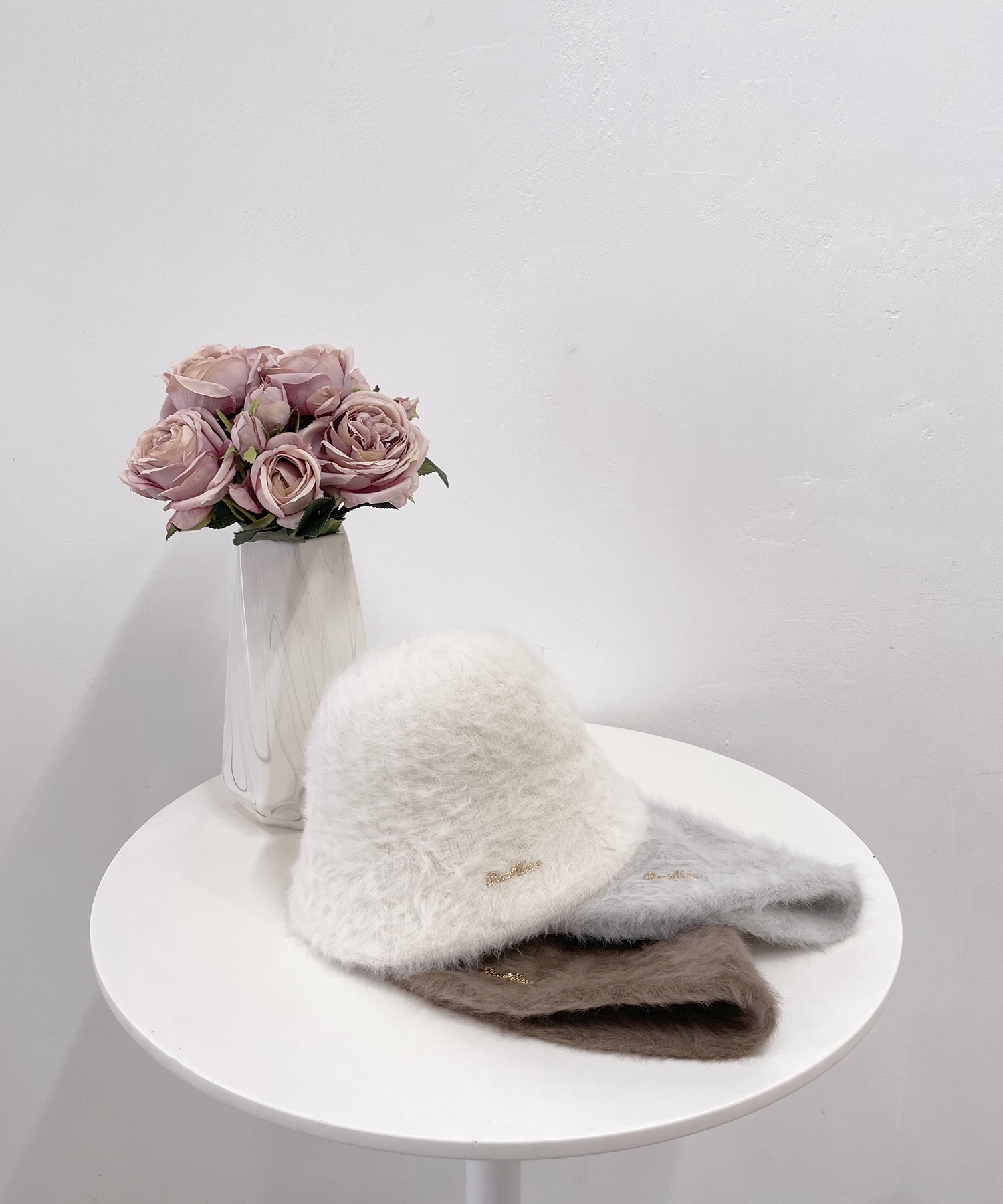 charm fur bucket hat【white】 – BUNNY APARTMENT