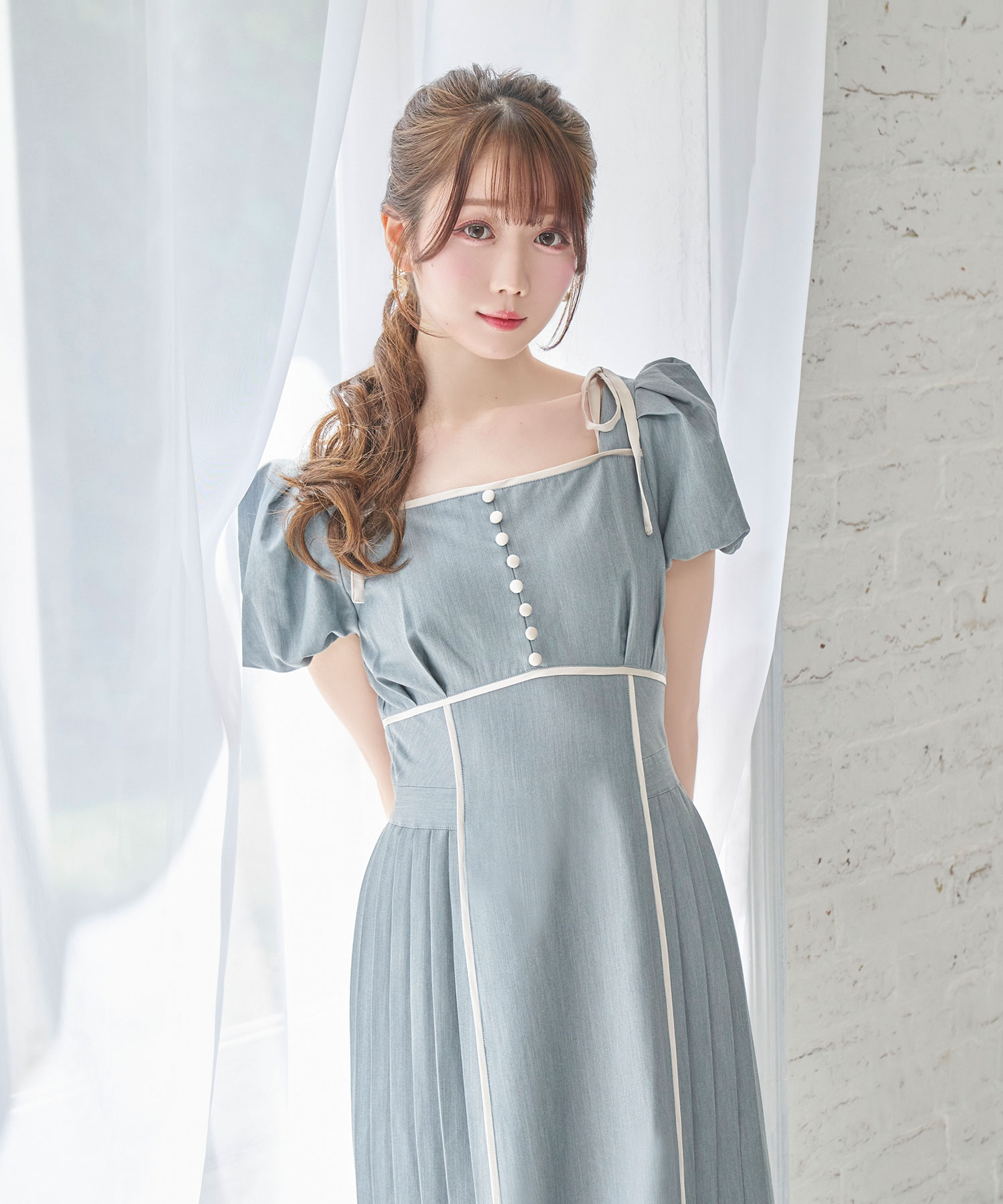 side pleats piping one piece – BUNNY APARTMENT
