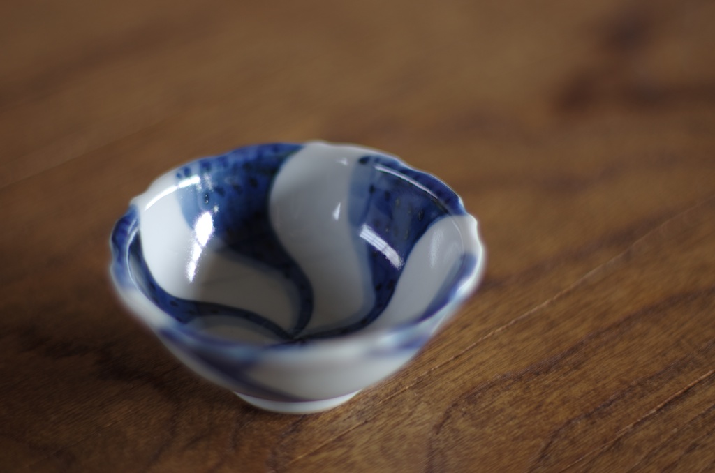 染付捻り文盃 | うつわ | 白洲次郎・白洲正子「武相荘」のショップ
