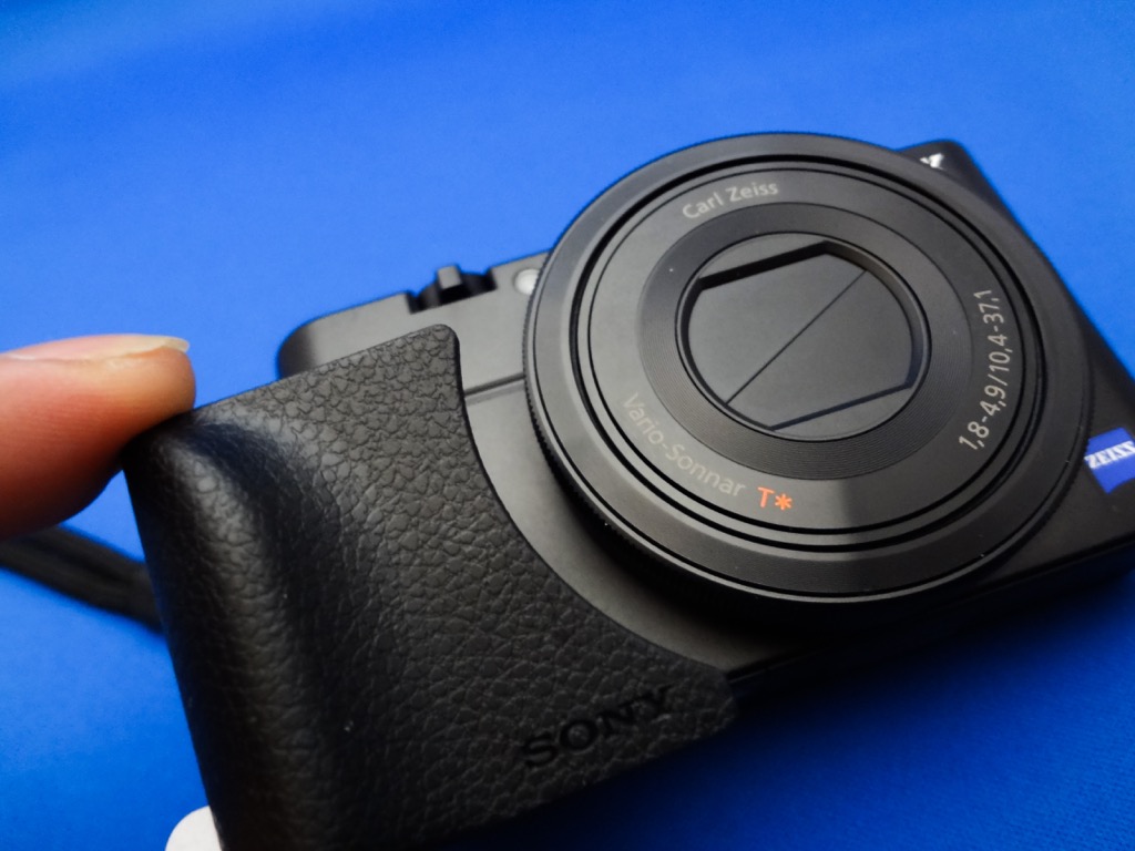 愛用の「SONY Cyber-shot RX100」にアタッチメントグリップを装着