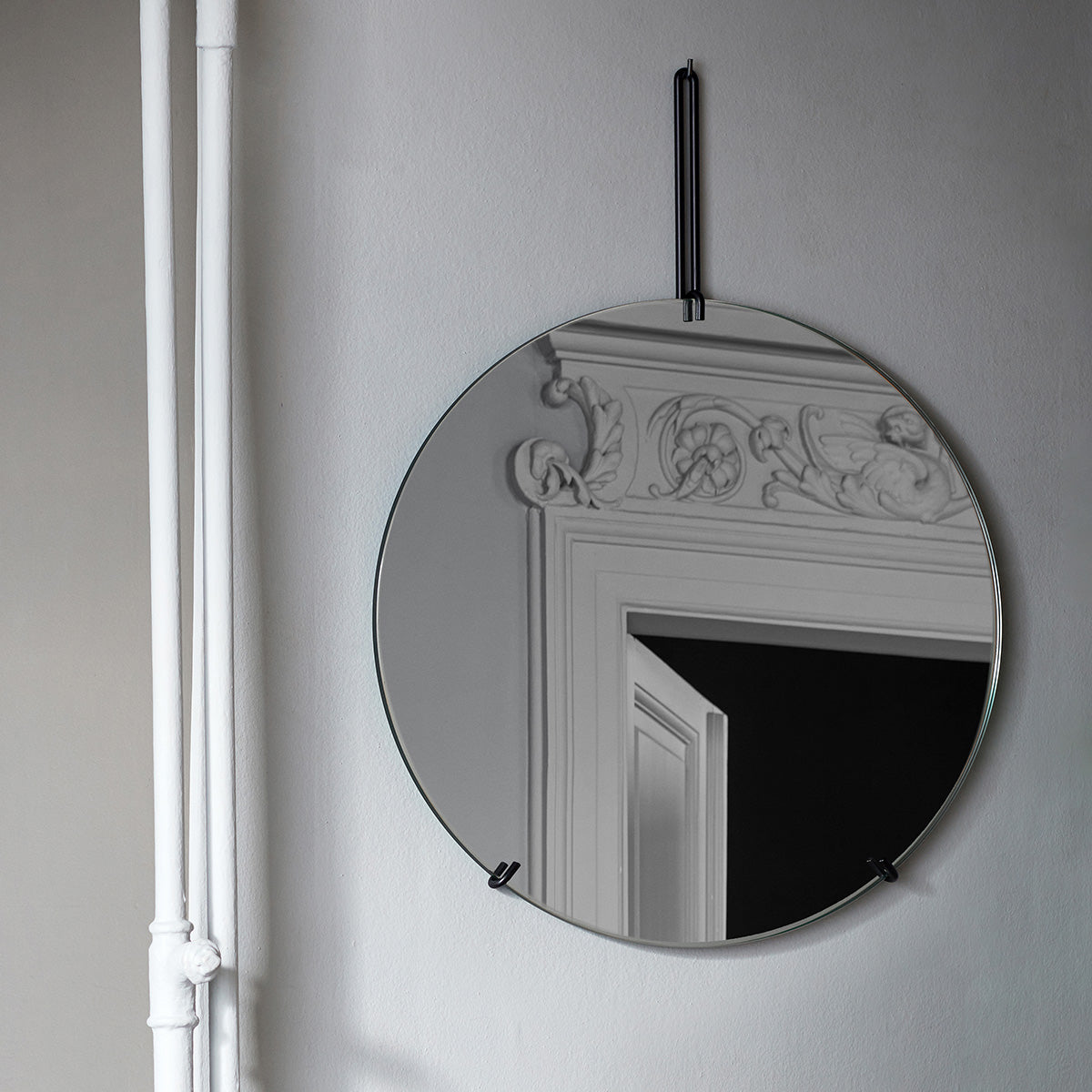 Moebe wall mirror | By Mölle